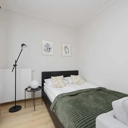 Bright Krochmalna Near Centre By Renters *